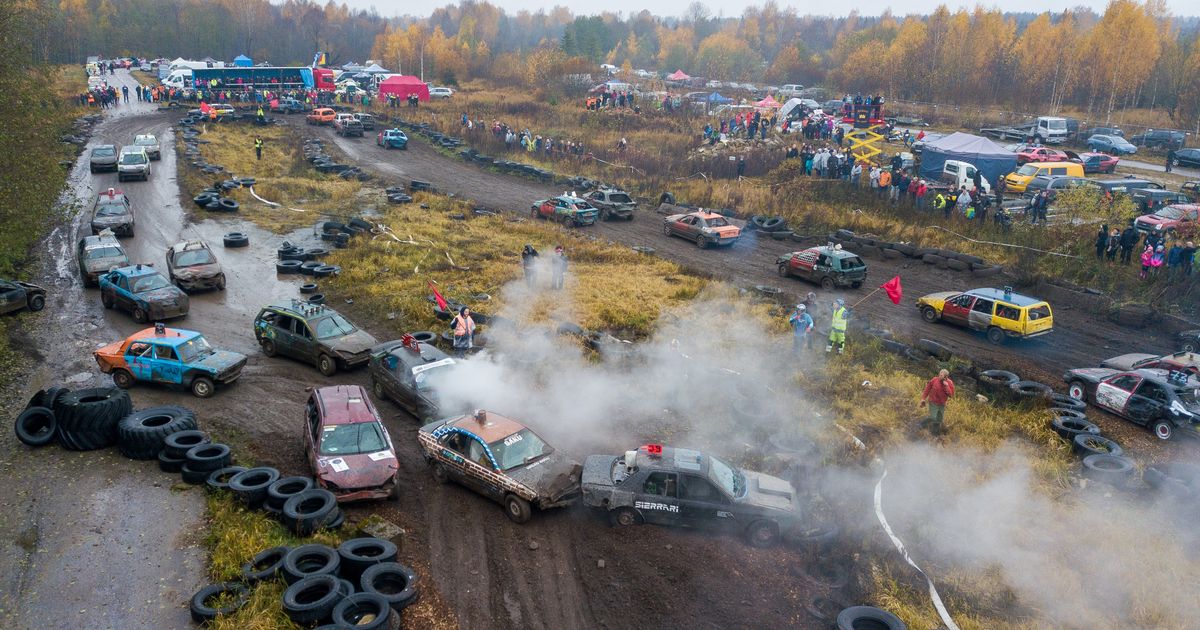 Vaata, kuidas Türil autosid mõlgiti