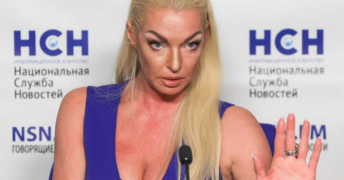 Без трусиков над джакузи: Волочкова на шпагате пропаривает свои перелести