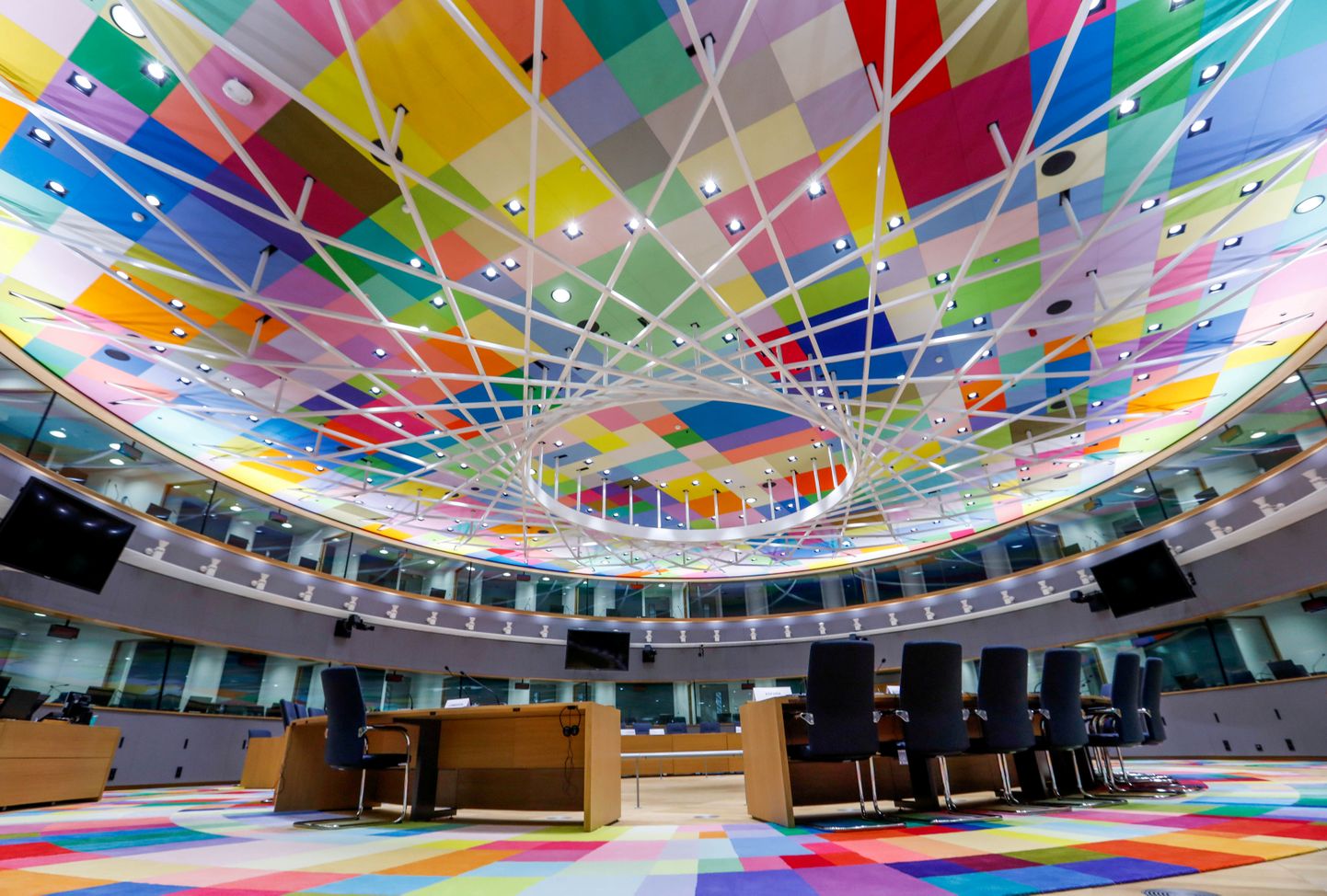 2016. aastal valmis Euroopa Liidu Nõukogu  uus hoone, mille koosolekusaali värvilahendus meenutab mitmekesisuse ja kaasavuse ideaale.
