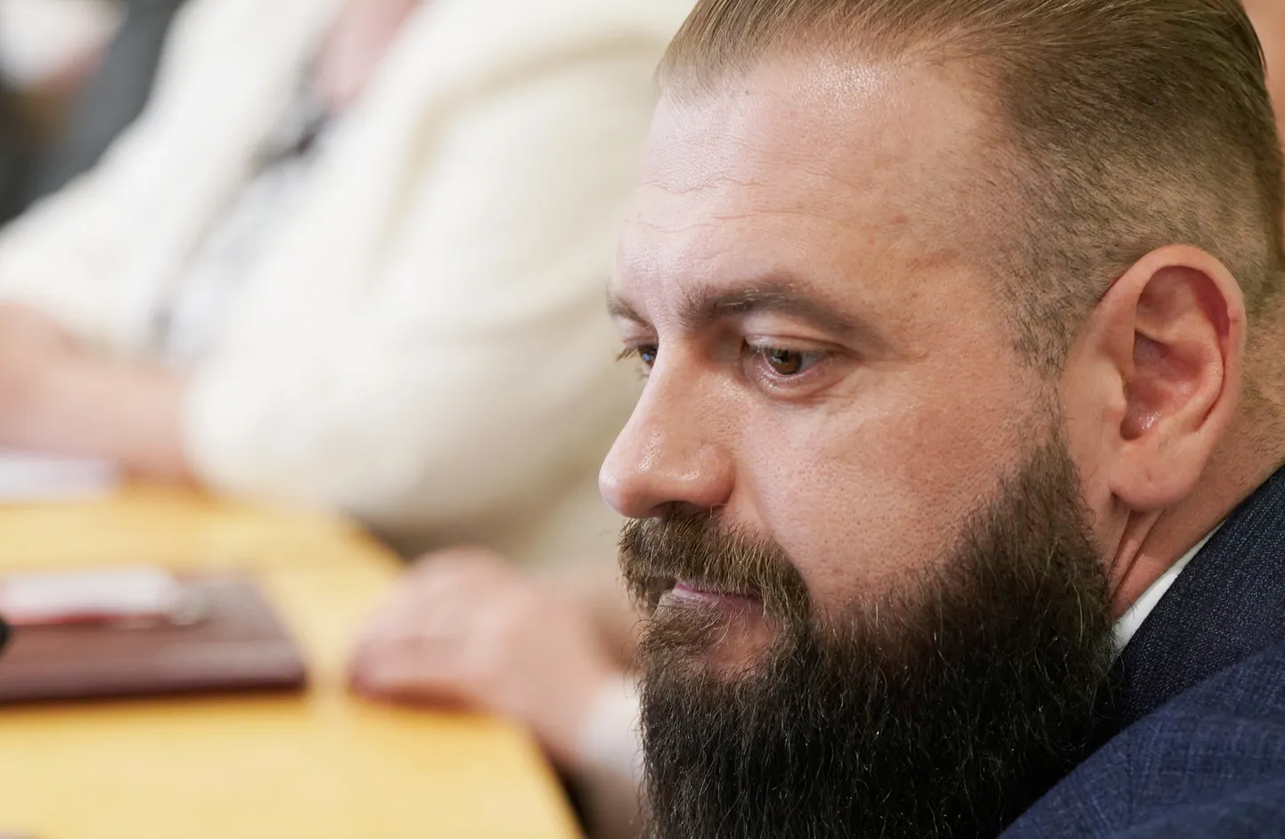 Valsts digitālās attīstības aģentūras direktors Jorens Liopa piedalās Saeimas Valsts pārvaldes un pašvaldības komisijas sēdē, kurā tiek sniegts ziņojums par aktuālo situāciju saistībā ar iepriekšējās balsošanas norisi vēlēšanu iecirkņos.