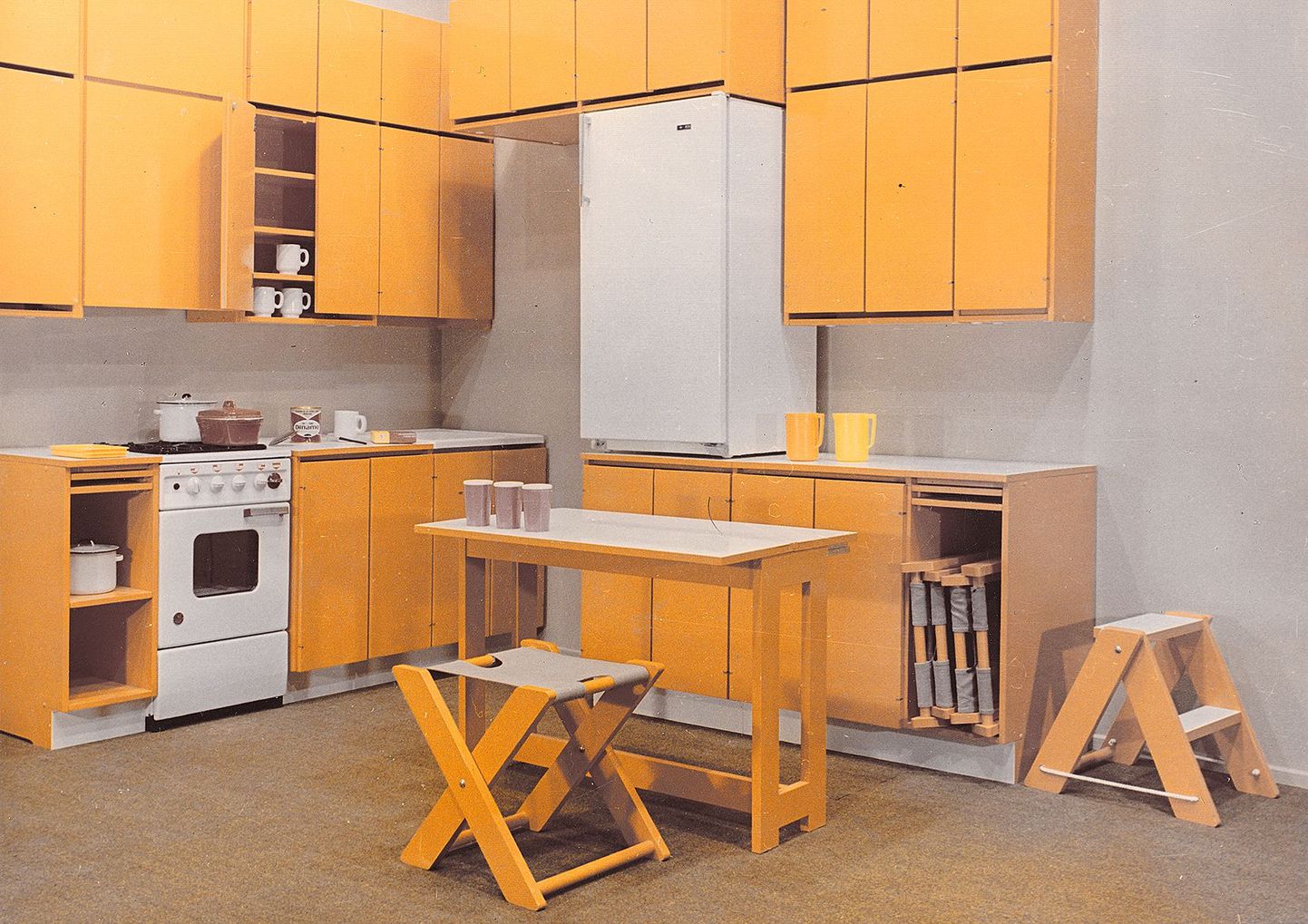 Köögimööbel aastast 1971. Disainerid Juta Lember ja Maile Grünberg, tootja mööbli eksperimentaalvabrik «Standard».