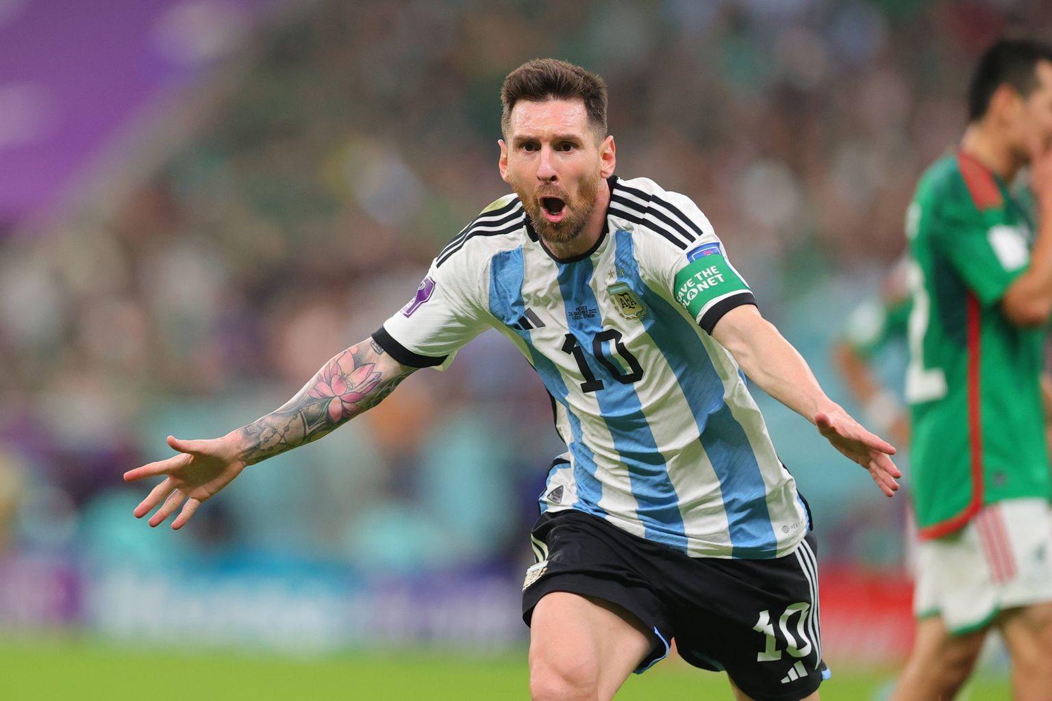 Lionel Messi tähistamas Mehhiko vastu löödud väravat, mis vabastas argentiinlased pingetest.