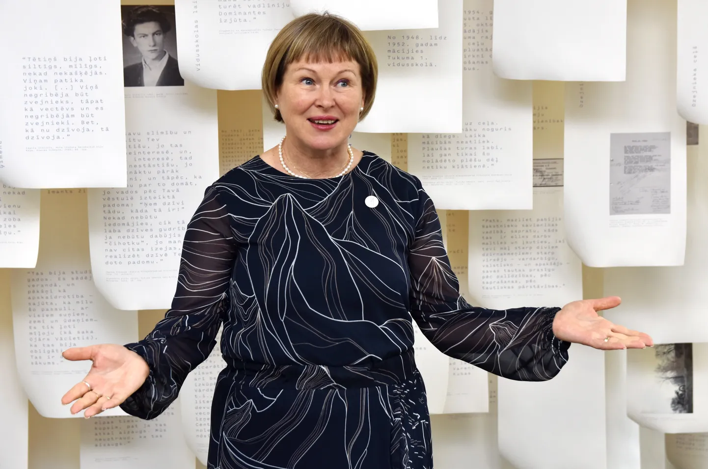 Imanta Ziedoņa fonda "Viegli" līdzdibinātāja Žanete Grende piedalās Imanta Ziedoņa daiļradei veltītās "izlaušanās istabas" atklāšanas pasākumā.