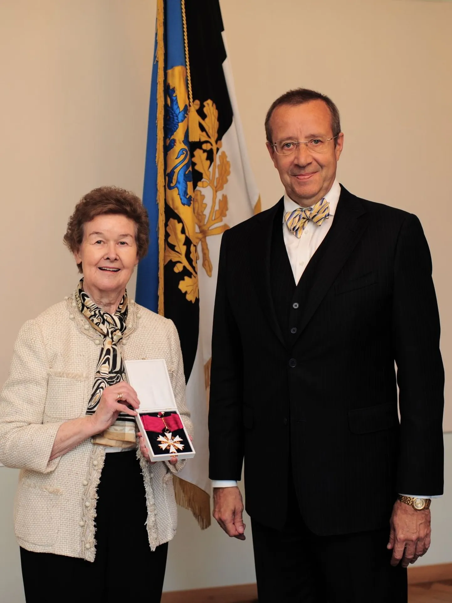 President andis Mare Taageperale üle Valgetähe teenetemärgi.
