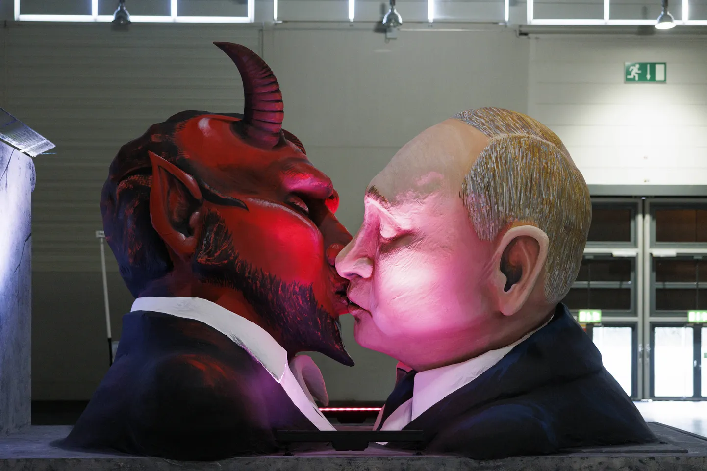Saksamaal Kölnis asuv installatsioon, mis kujutab saatanat ja Vladimir Putinit.