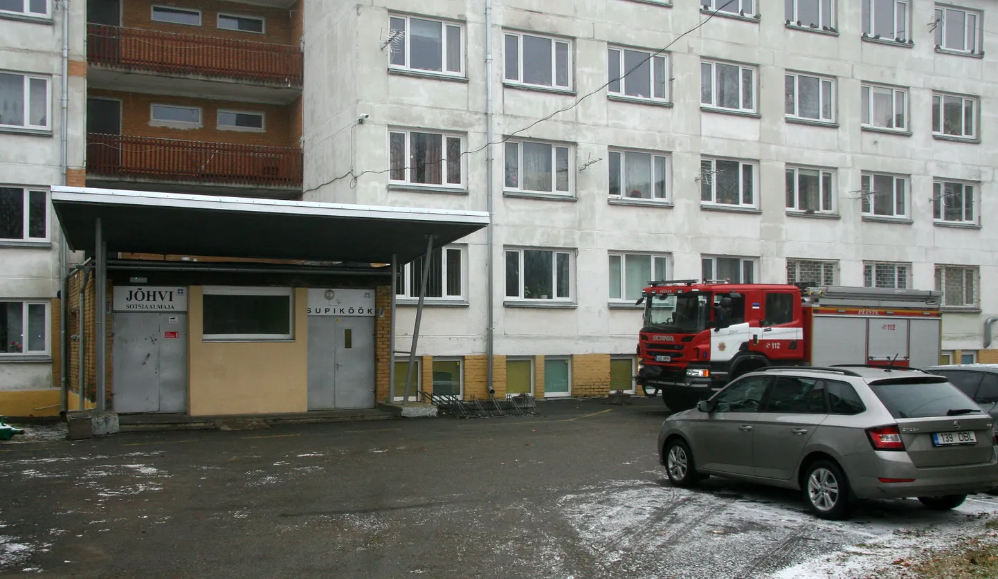 В Йыхвиском социальном доме пустующих комнат наберется на два этажа. Кроме того, некоторые незаселенные комнаты есть и на всех остальных этажах.