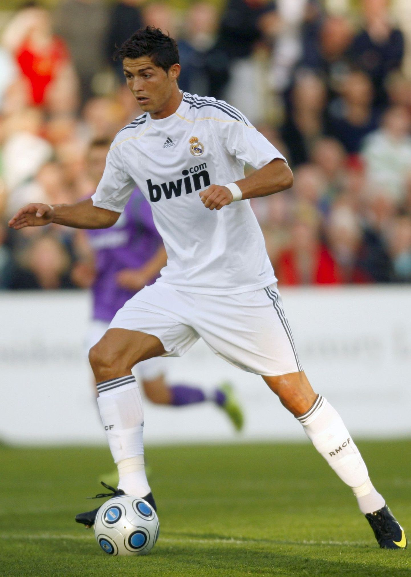 Cristiano Ronaldo Madridi Reali särgis.