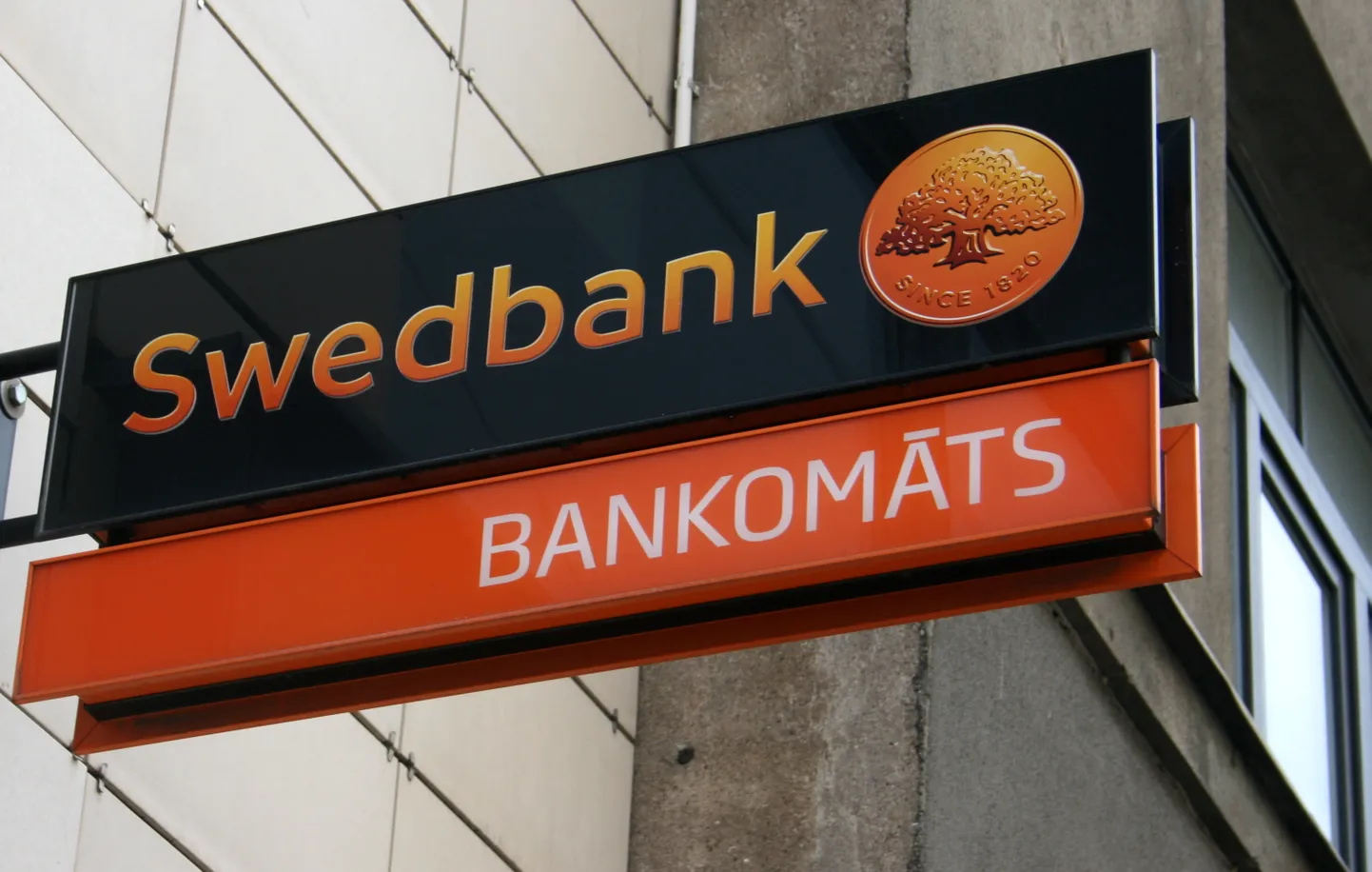 Вывеска банкомата Swedbank