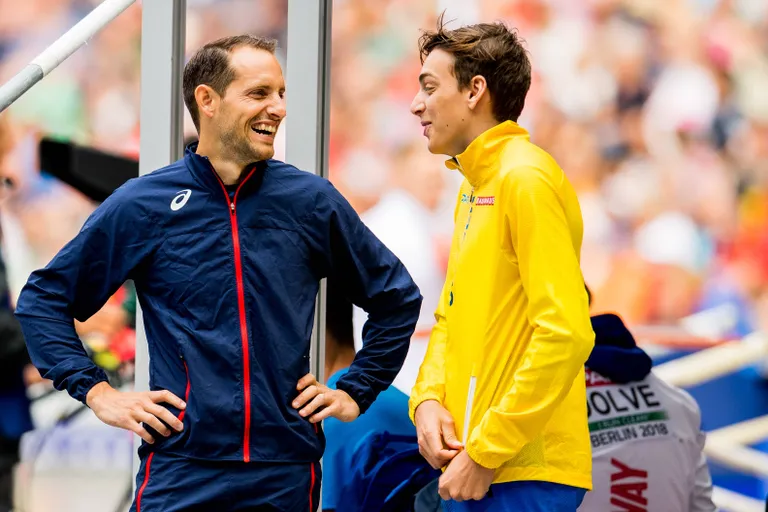 Rootsi teivashüppaja Armand Duplantis (paremal) ja Prantsuse teivashüppaja Renaud Lavillenie