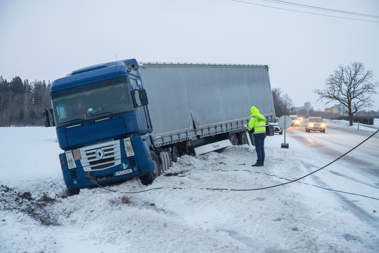 Veoauto kaotas Tallinna–Pärnu maanteel esirattad. Pilt on illustratiivne.