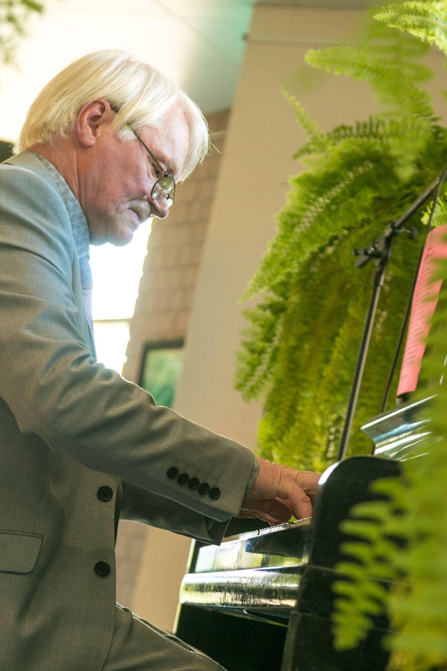 Helilooja ja klaverimuuseumi loomise eestvedaja Alo Põldmäe esitas hoogsa loo kunagi vabadusvõitleja Mart Niklusele kuulunud klaveril.