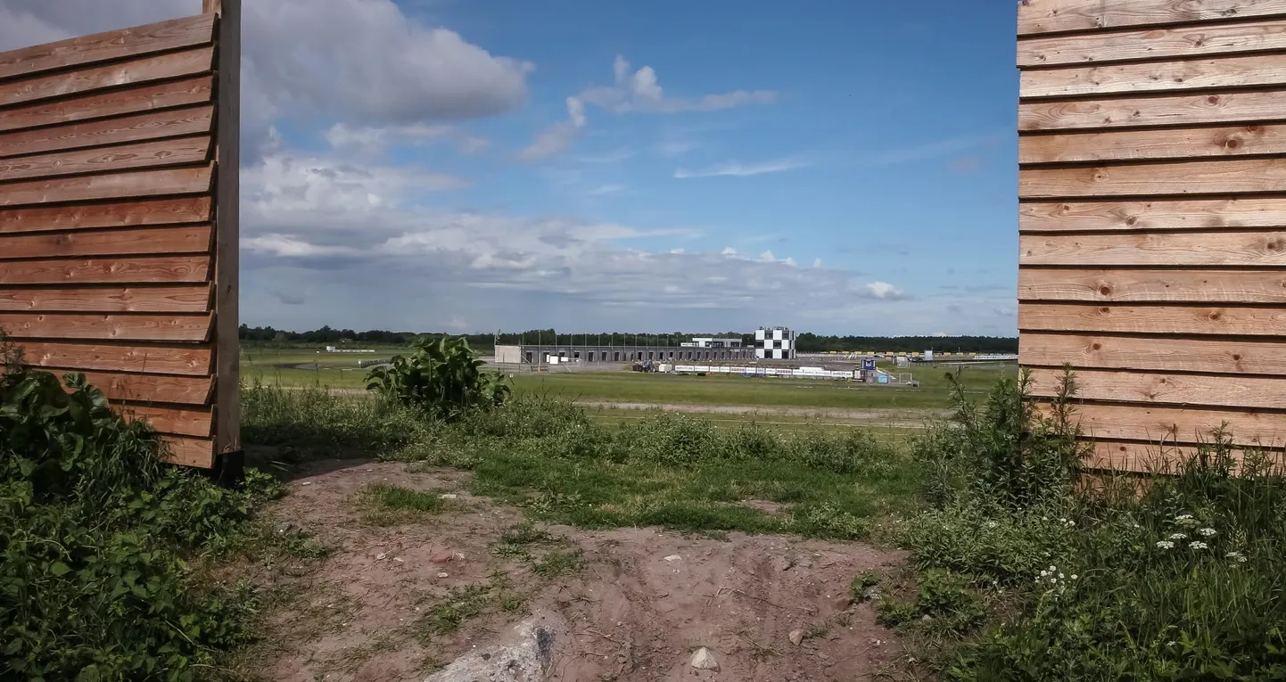 Pärnu linnavalitsus nõuab Audru ringraja omanikult detailplaneeringukohaste müratõkete väljaehitamist hiljemalt 1. maiks.