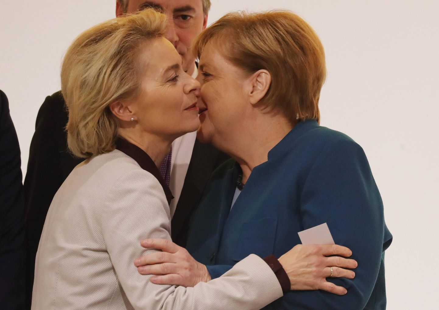 Ursula von der Leyen ja Angela Merkel.