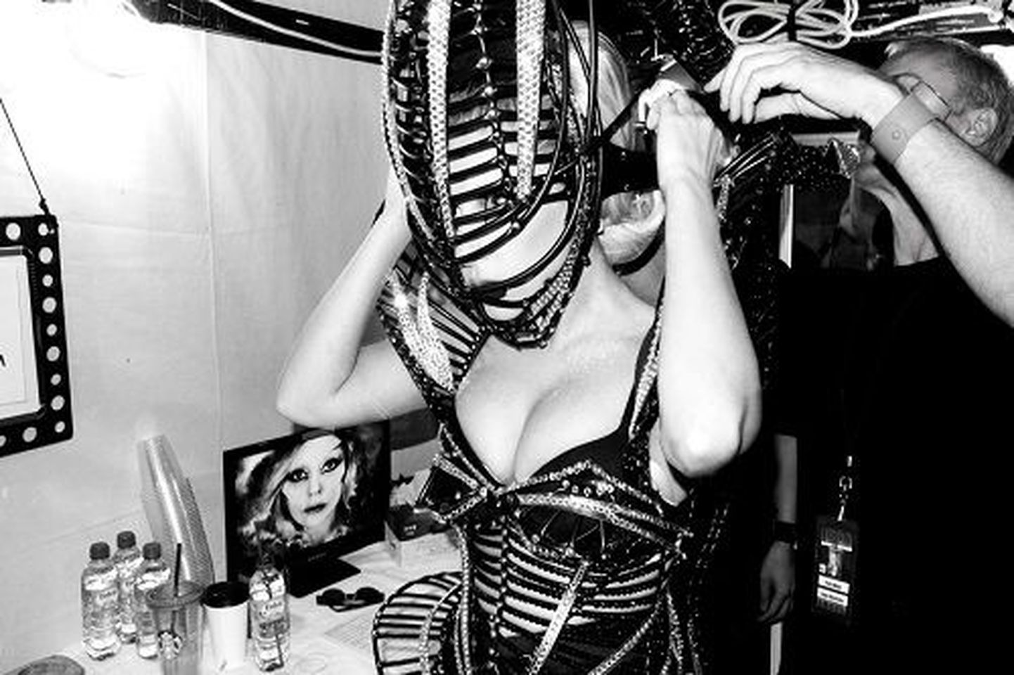 Lady Gaga kostüümide kallal töötavad kuulsad moemajad.