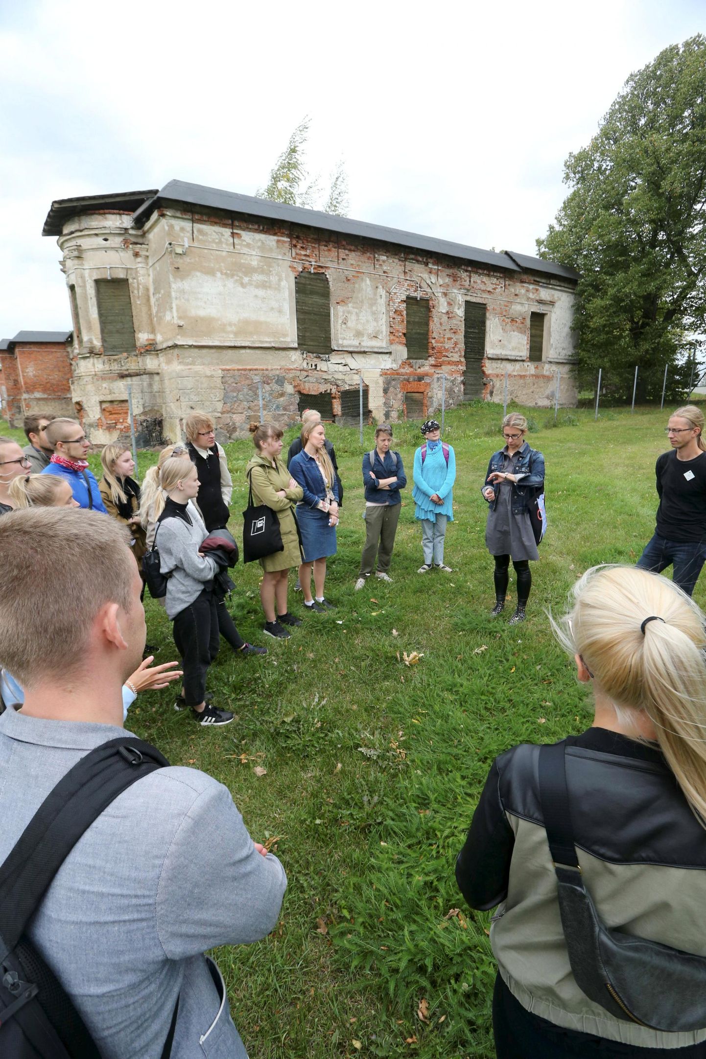 Laguneva mõisahäärberi juurde saabusid Pallase tudengid omal käel, et paremini aduda, ku Raadi Tartu linnaruumis üldse asub.