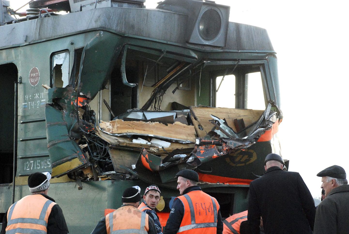 Töölised mullu oktoobris Krasnojarski lähedal kahe rongi kokkupõrkega lõppenud õnnetuse järel.