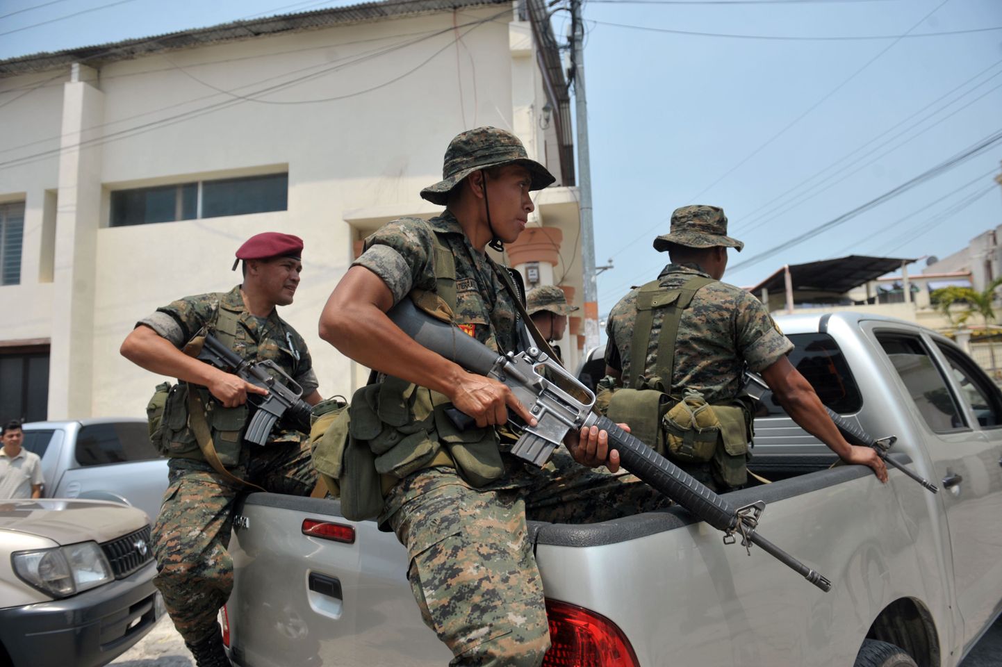 Гватемальские солдаты.
