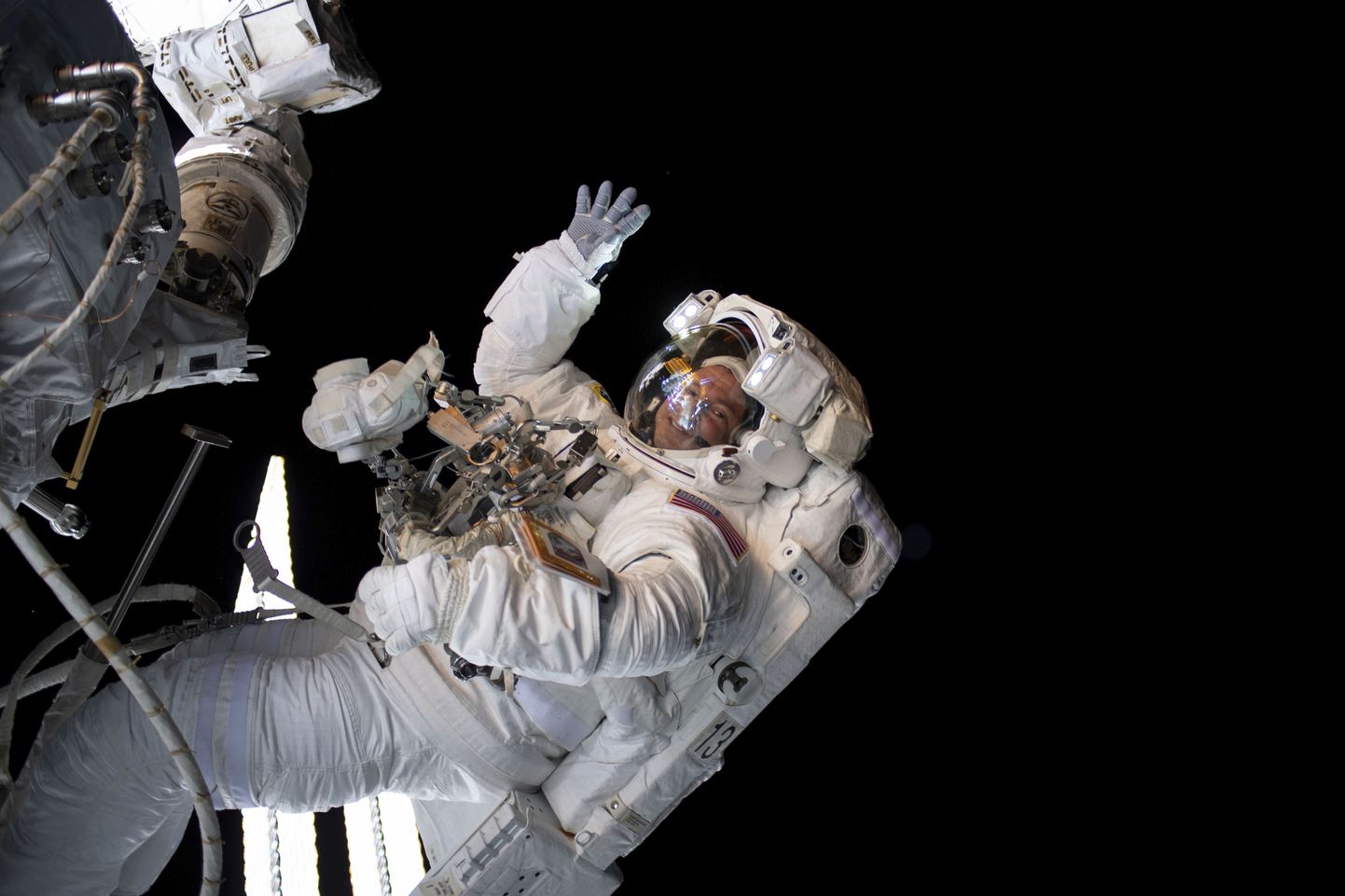 Astronaut Andrew Morgan 2019. aastal avakosmoses.