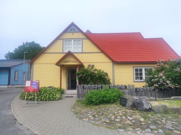 Noarootsi muuseum Haapsalus kajastab eestirootslaste eluolu.