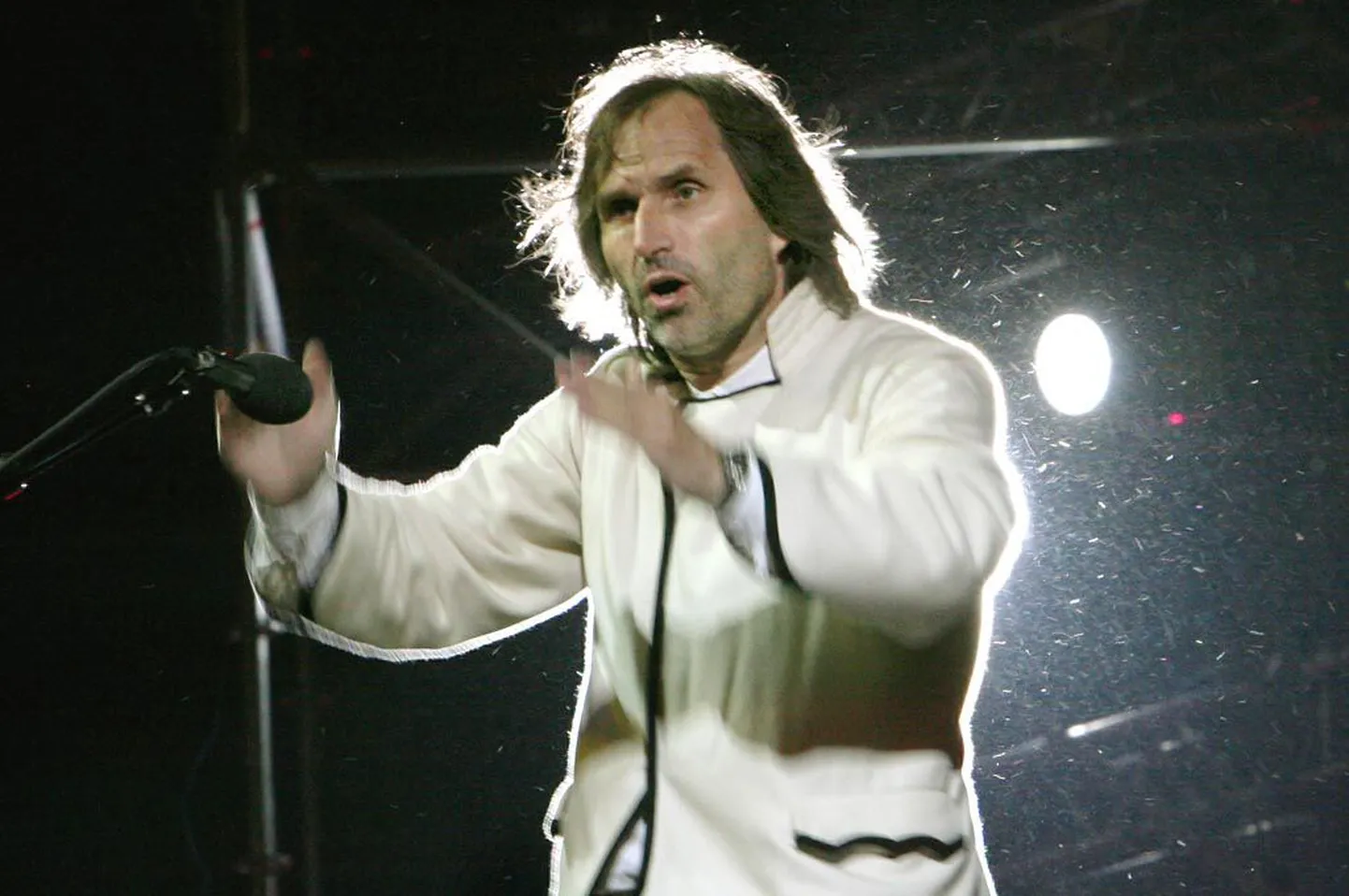 Aarne Saluveer.