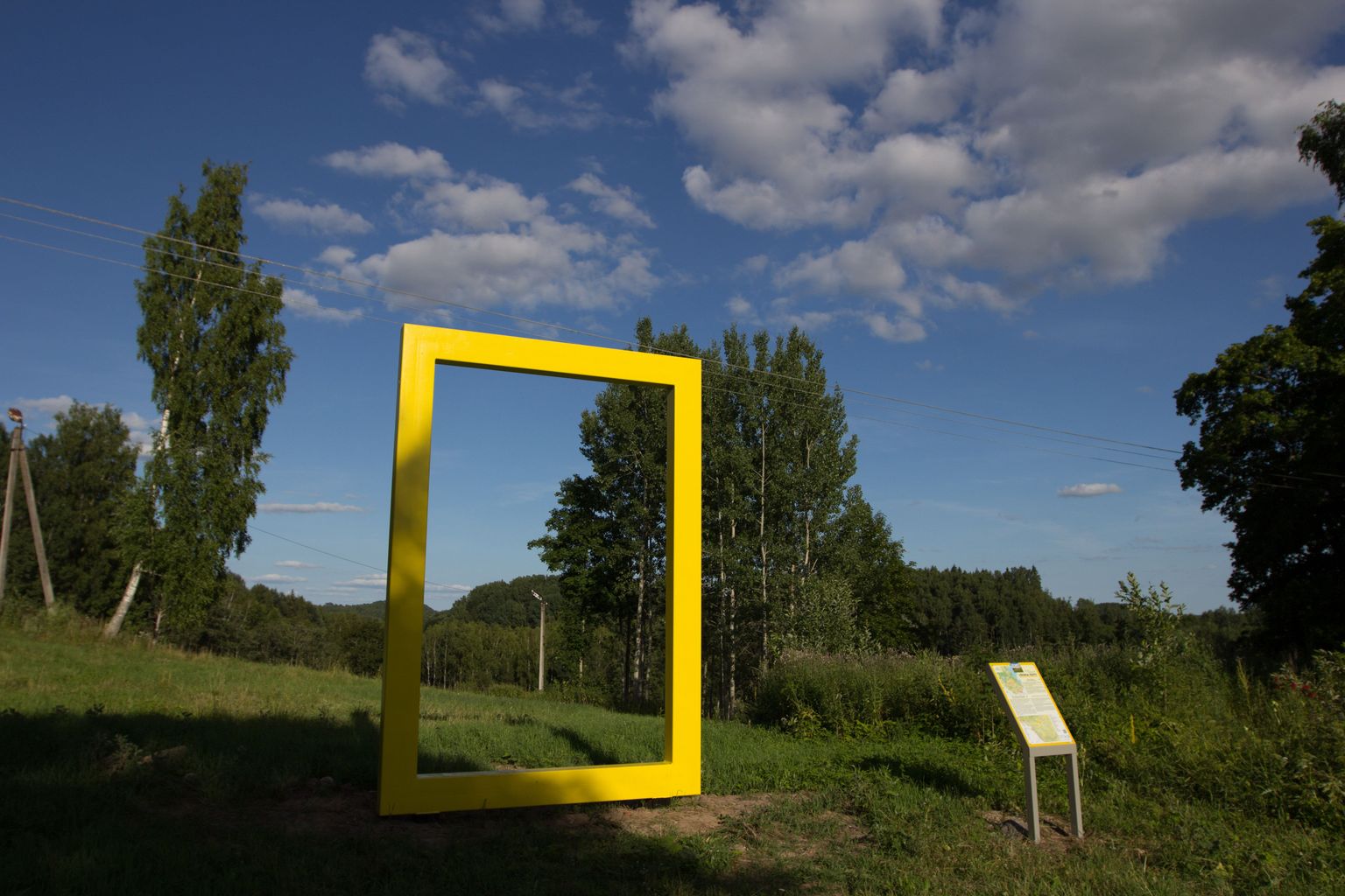 Praeguseks asub Lõuna-Eesti eri paigus kokku 24 National Geographicu kollast akent.