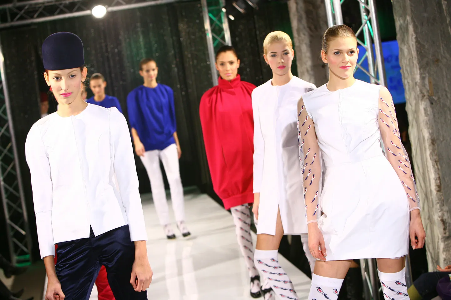Koolilavalt võib alata tee suurele moelavale. Pilt moeüritusest Tallinn Fashion Week.
