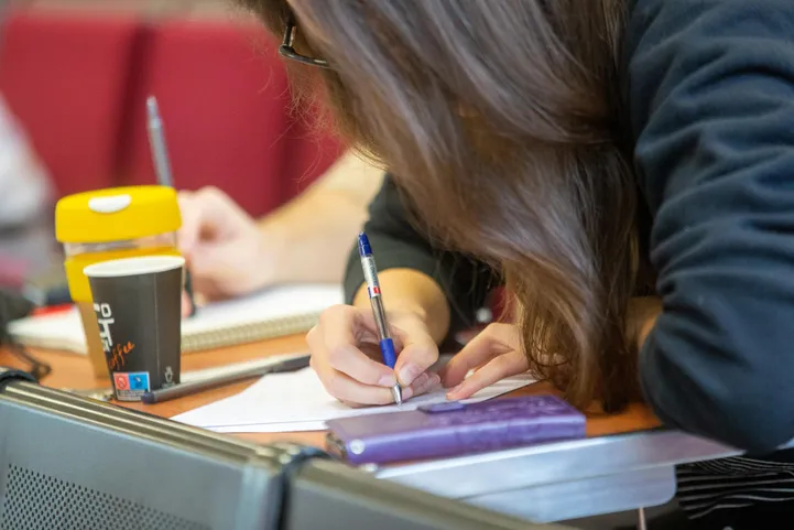 JUHTKIRI Eestlane ja emakeel