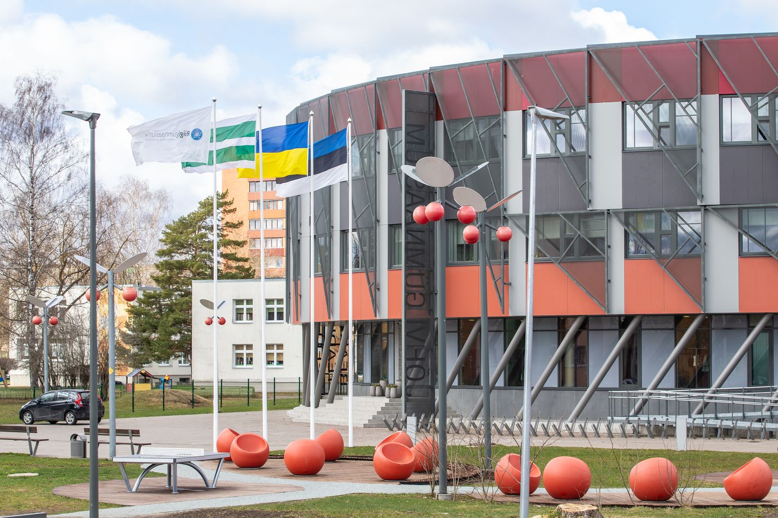 Йыхвиская гимназия готова перейти на эстоноязычное обучение. Директор Татьяна Айт сказала, что изучение математики на эстонском языке больше не пугает учеников.
