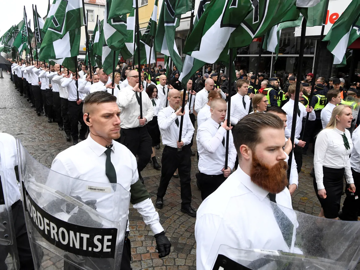 Põhjamaade Vastupanuliikumise liikmed marssimas 1. mail 2018 Rootsis Ludvika linnas. Foto on illustratiivne.