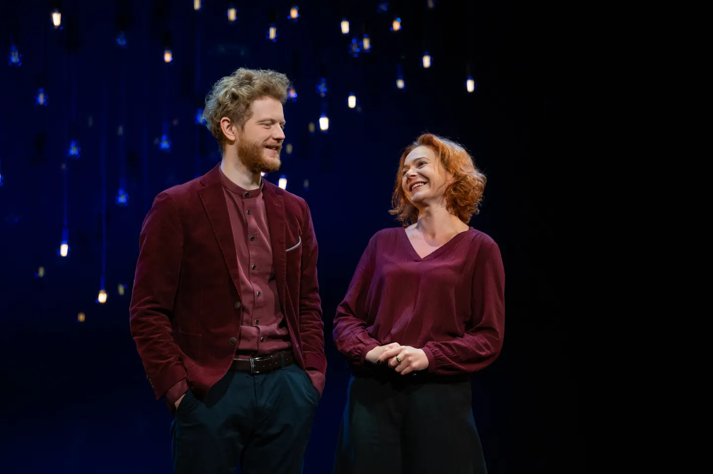 LÕPMATUS: Roland (Markus Habakukk) ja Marianne (Lee Trei) kulgevad läbi lõputute ümberlülituste (v)alguse poole.
