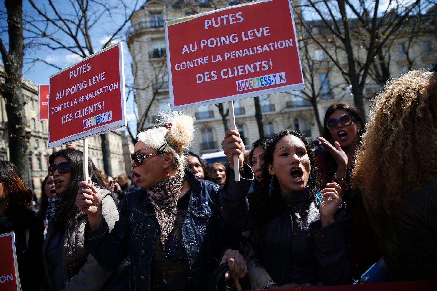 Prantsuse sekstöötajate meeleavaldus eile Pariisis. Prostituudid ja nende toetajad kogunesid, et öelda välja oma seisukoht - prostituudid uut seadust ei poolda.