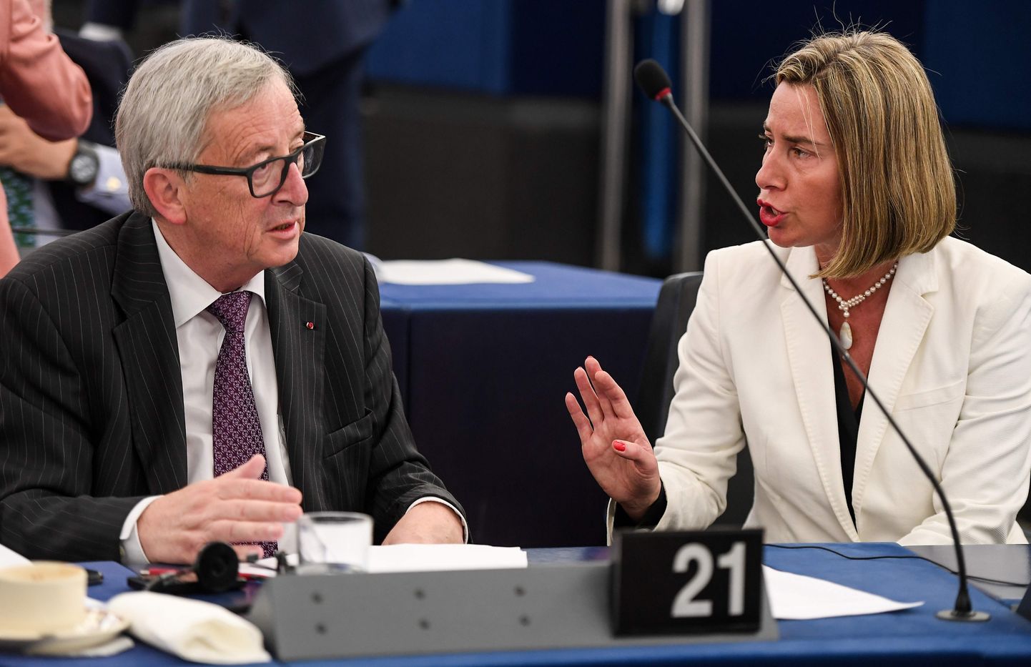 Jean-Claude Juncker (vasakul) ja Federica Mogherini.