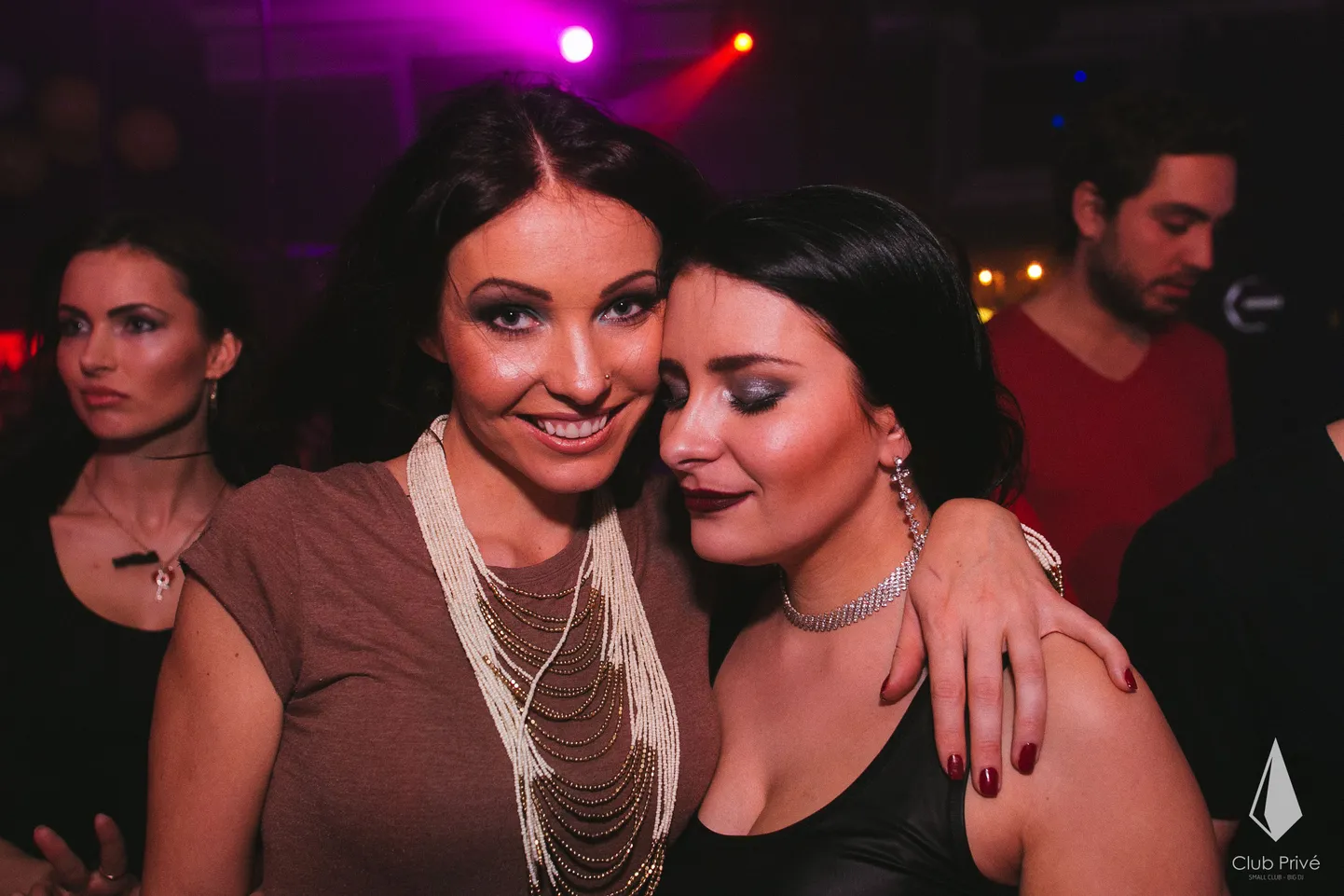 Tallinna ööklubi Club Privé tähistas vallatu peoga 12.sünnipäeva. Peohoos Triin Tulev vasakul
