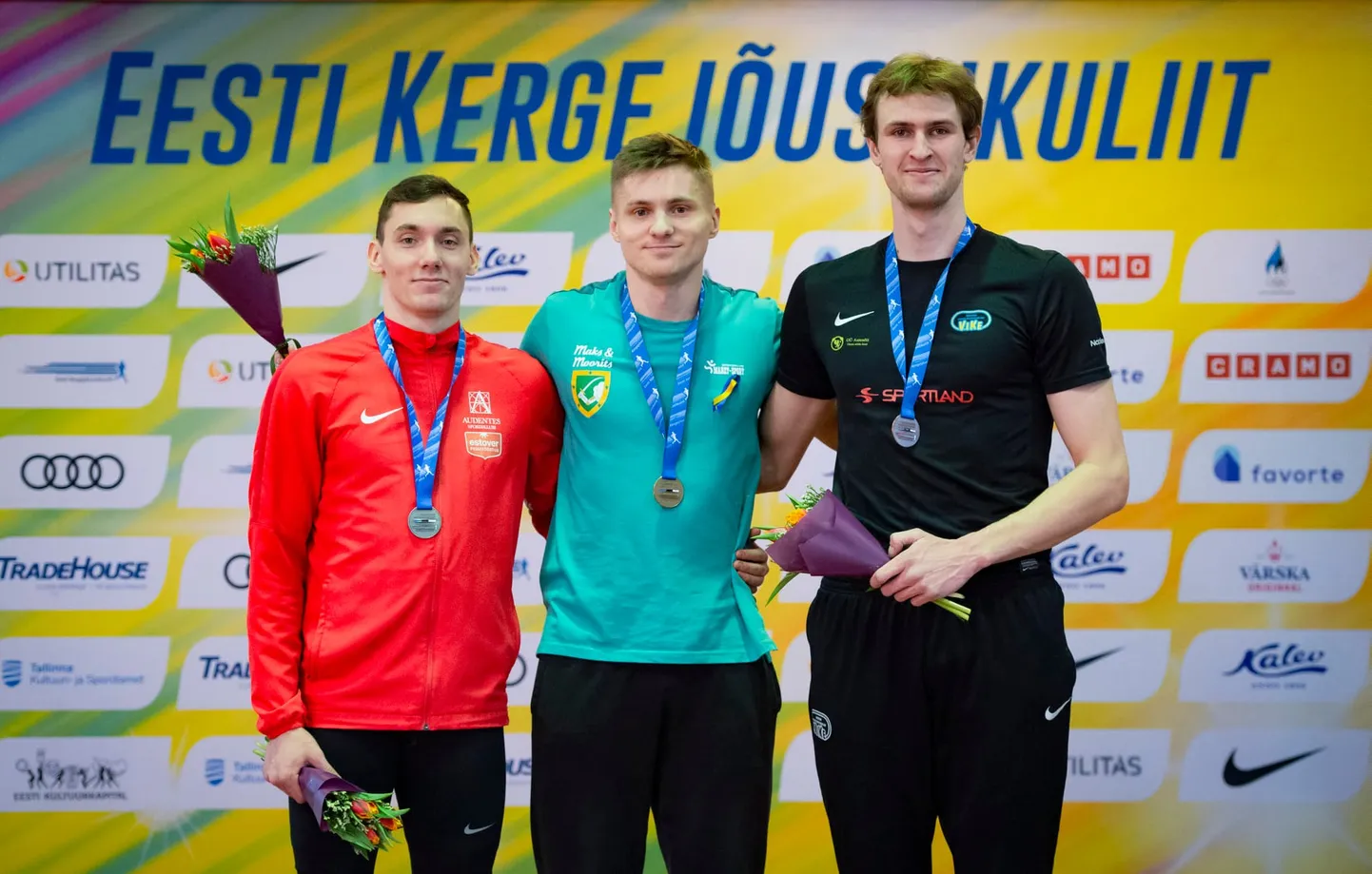 Tanel Visnap (keskel) võitis 200 meetri jooksu tulemusega 21,88 sekundit.