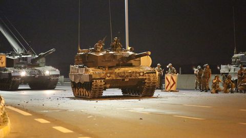 Türgi määras putšikatse eest eluaegse vangistuse 22 sõjaväelasele