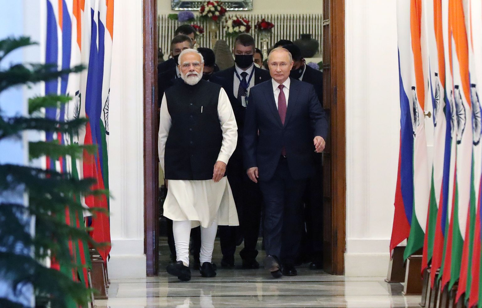 Президент России Владимир Путин и премьер-министр Индии Нарендра Моди во время встречи в Нью-Дели, Индия, 6 декабря 2021 года.