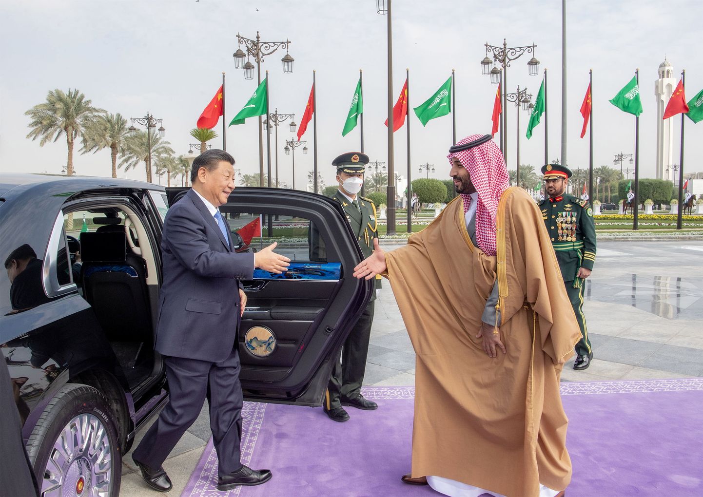 Hiina president Xi Jinping (vasakul) ja Saudi Araabia kroonprints Mohammed bin Salman 8. detsember 2022.