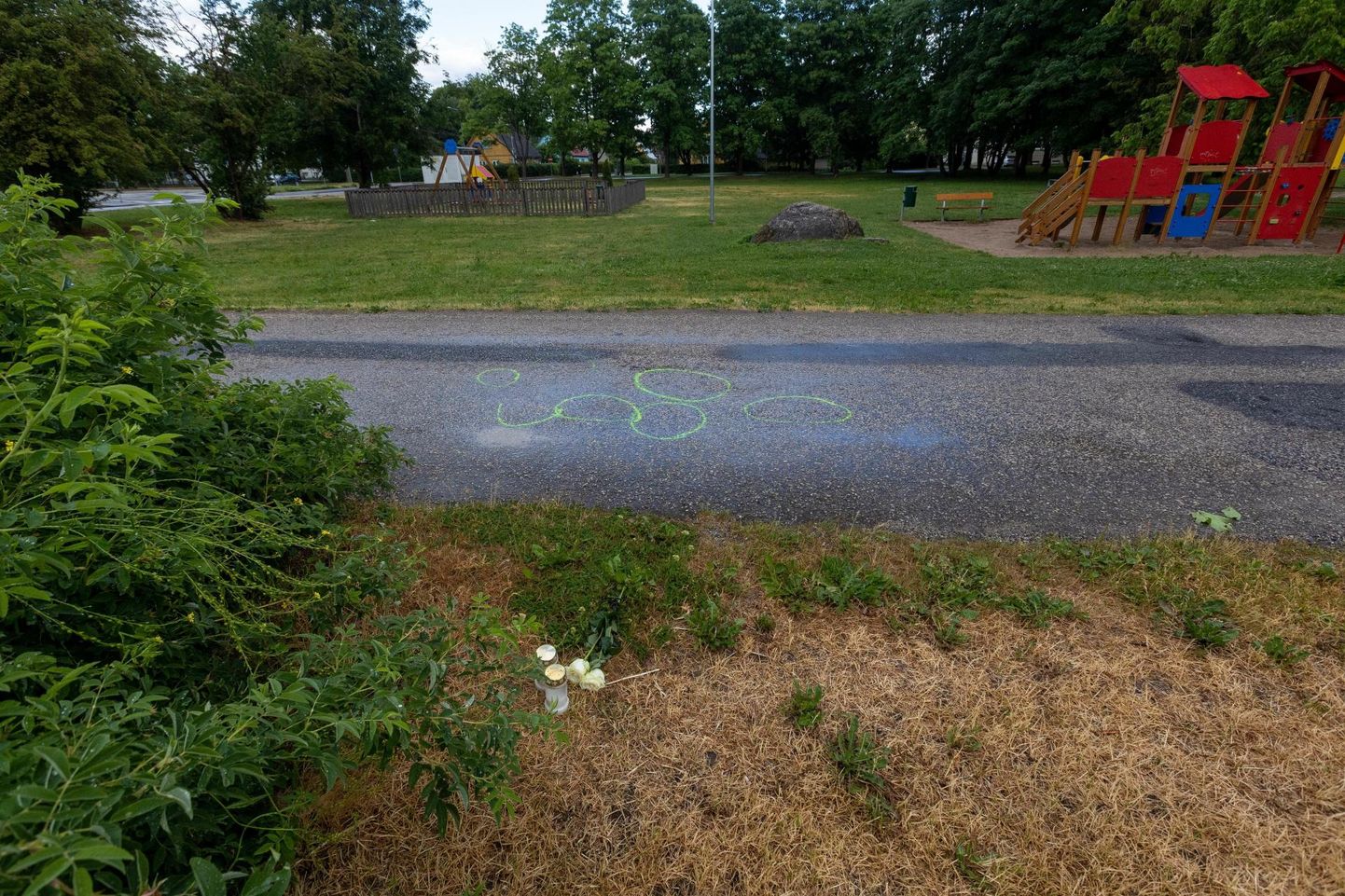 Paide kesklinna lähedal asuva mänguväljaku juures hukkus eelmisel suvel kolmeaastane laps. Järvamaa liikluses oli 2023. aasta vägagi mustades toonides.