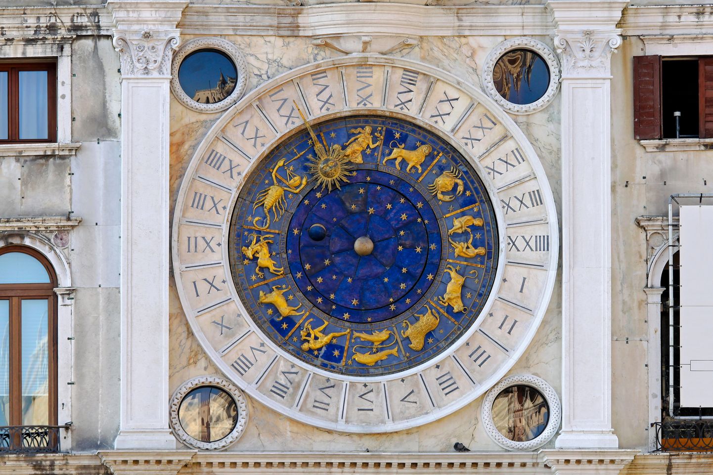 Зодиакальные часы в Венеции. Иллюстративное фото