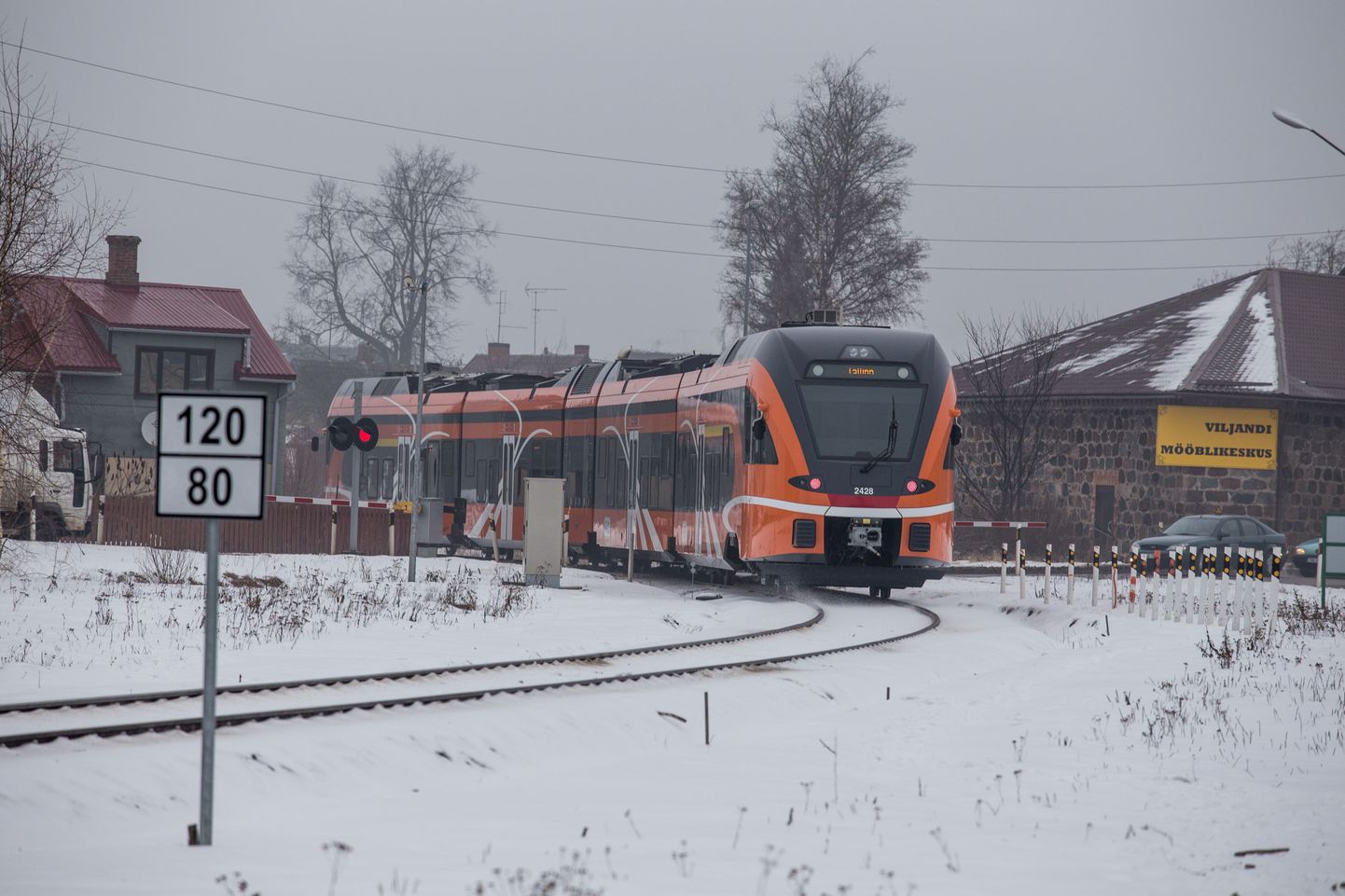Elroni rong Viljandis