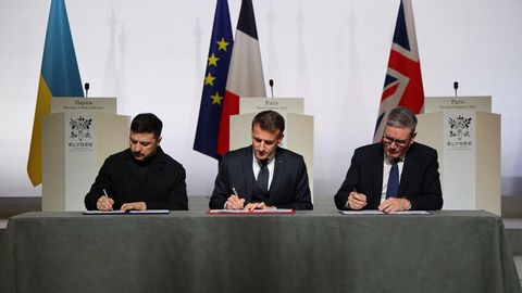 Zelenskis ieradies Londonā uz tikšanos ar Eiropas valstu līd