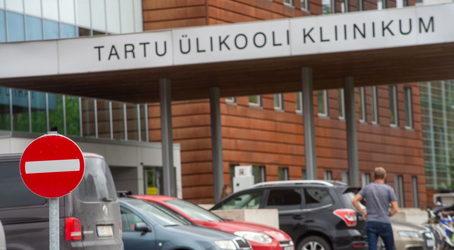 Tartu ülikooli kliinikumi stomatoloogia osakonna kahte töötajat kahtlustatakse riigihangete teostamise nõuete rikkumises.