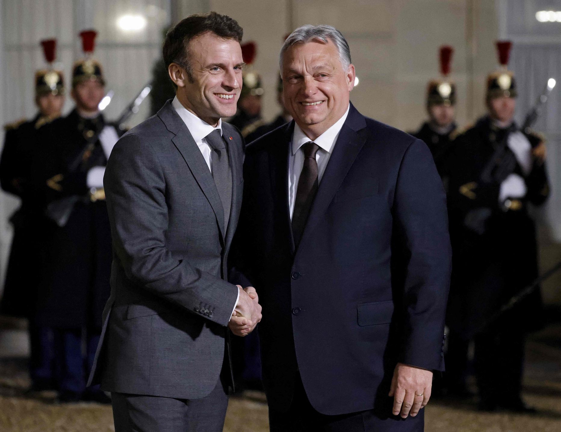 Francijas prezidents Emanuels Makrons un Ungārijas premjerministrs Viktors Orbāns.