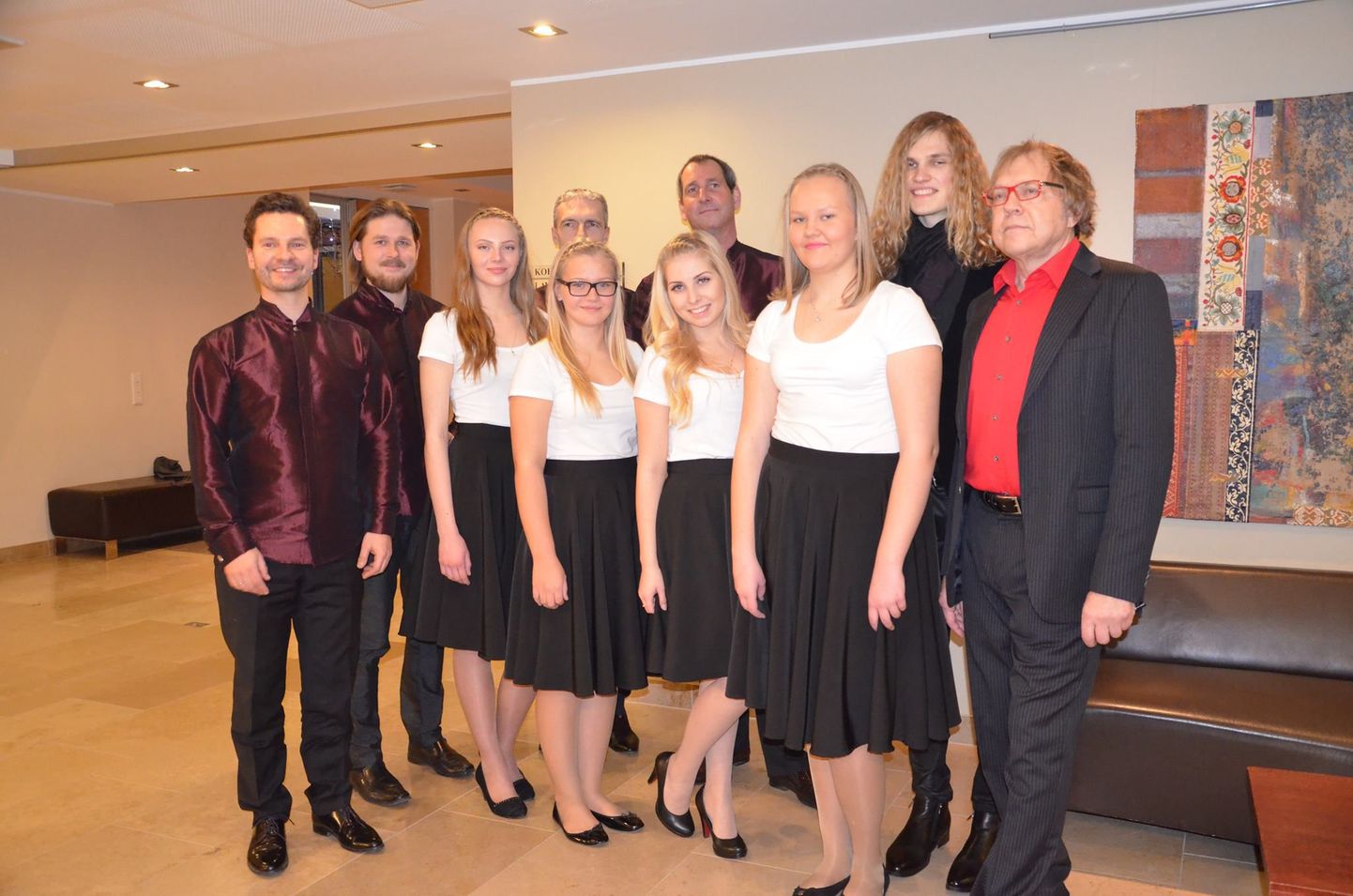 Järvamaa noored tšellistid esinevad koos Rein Rannapi, Kristjan Kannukese ja C-JAMiga jõulutuuril.