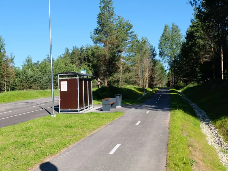 Hiljuti valminud kergliiklustee pikendus Toogi elamuteni. / Arvo Meeks/Valgamaalane
