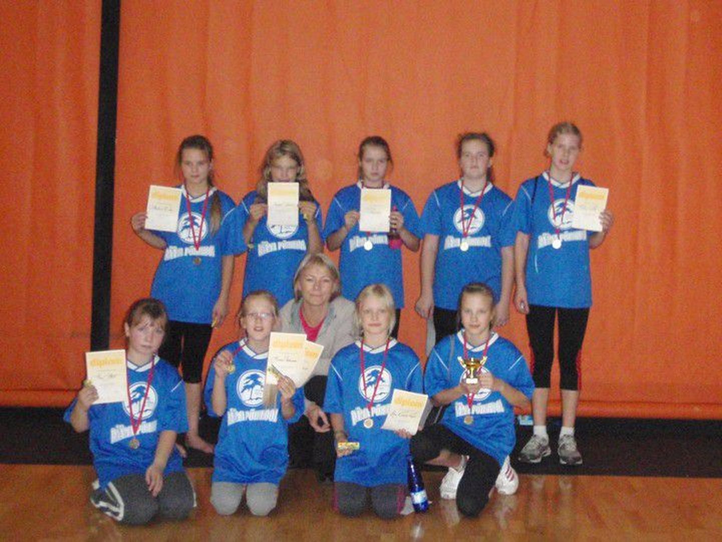 Rääma põhikooli 4.-5. klaaside tütarlaste võistkond võitis rahvastepallis Pärnu meistri tiitli 2011.
