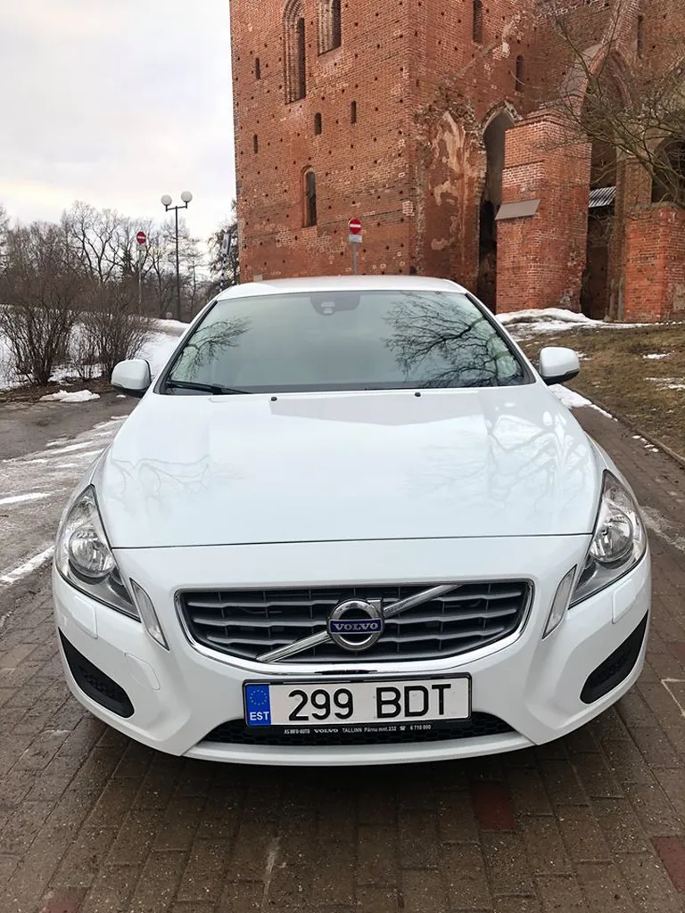 Lingamkoolitaja Epp Kärsin müüb autot