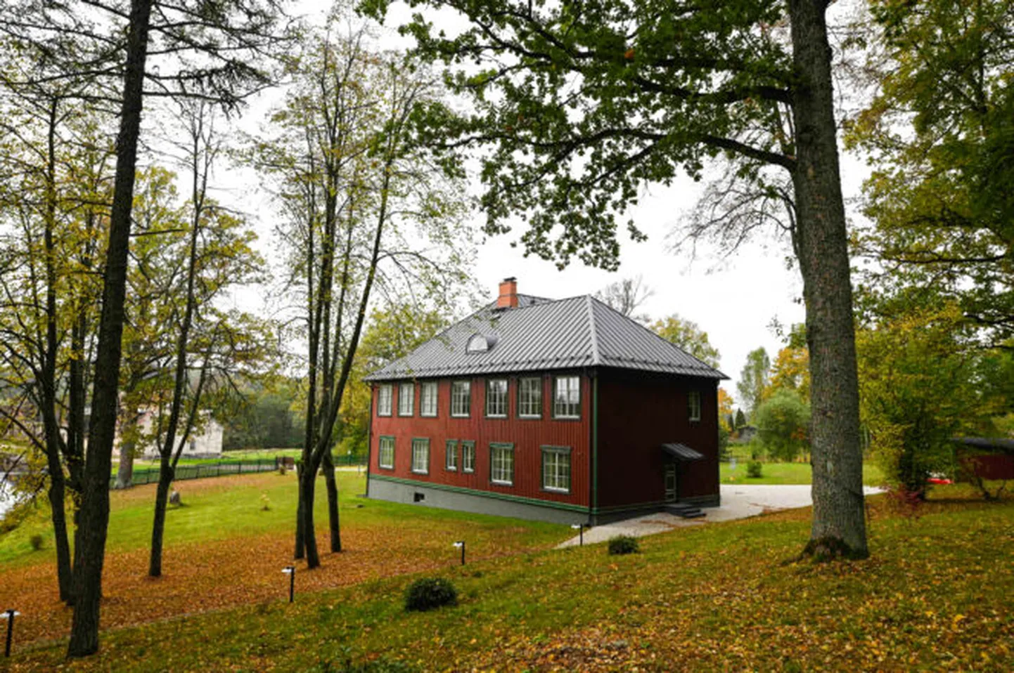 Vastse-Roosa koolimaja.