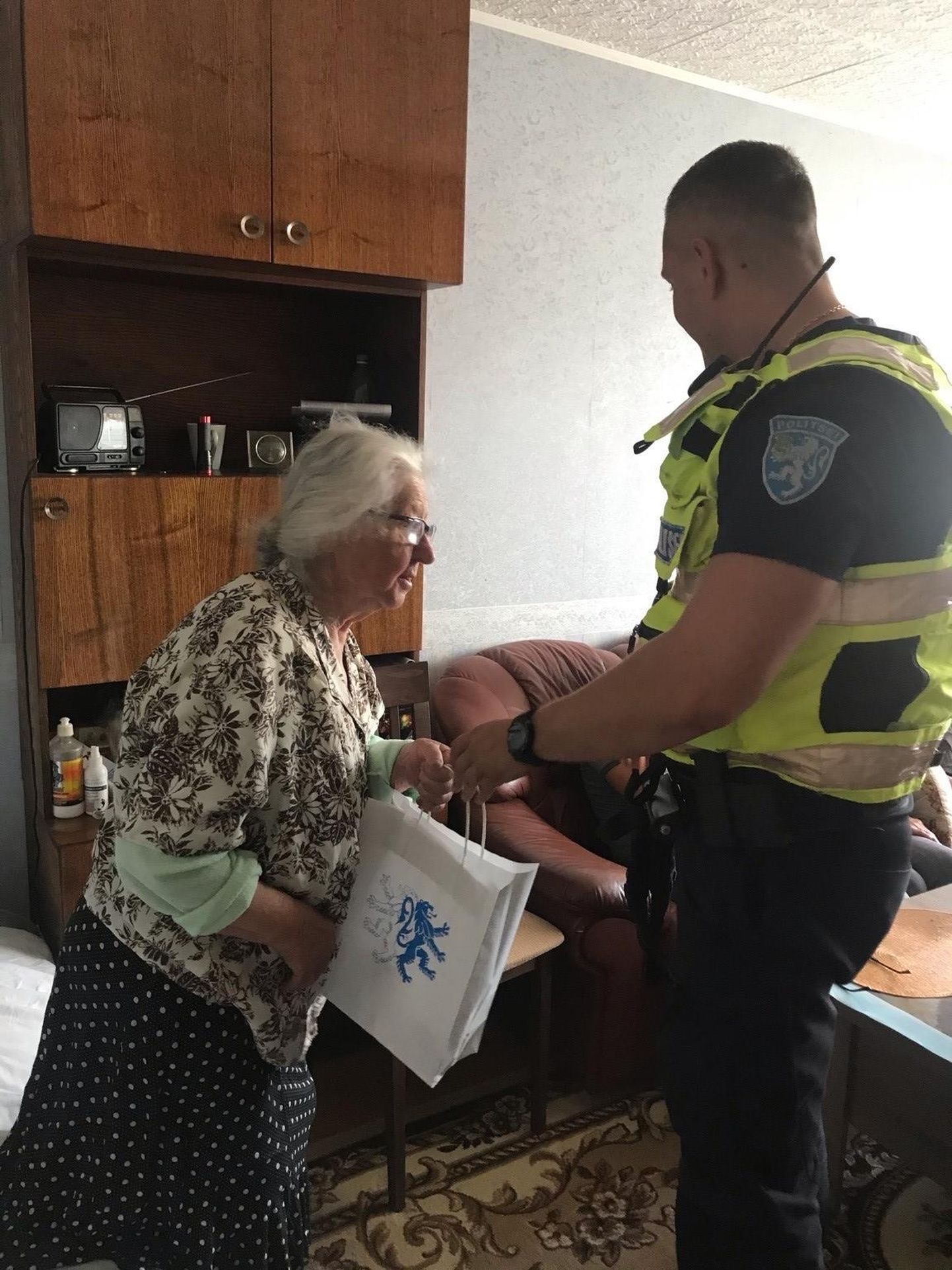 Полиция навестила 86-летнюю Евгению.