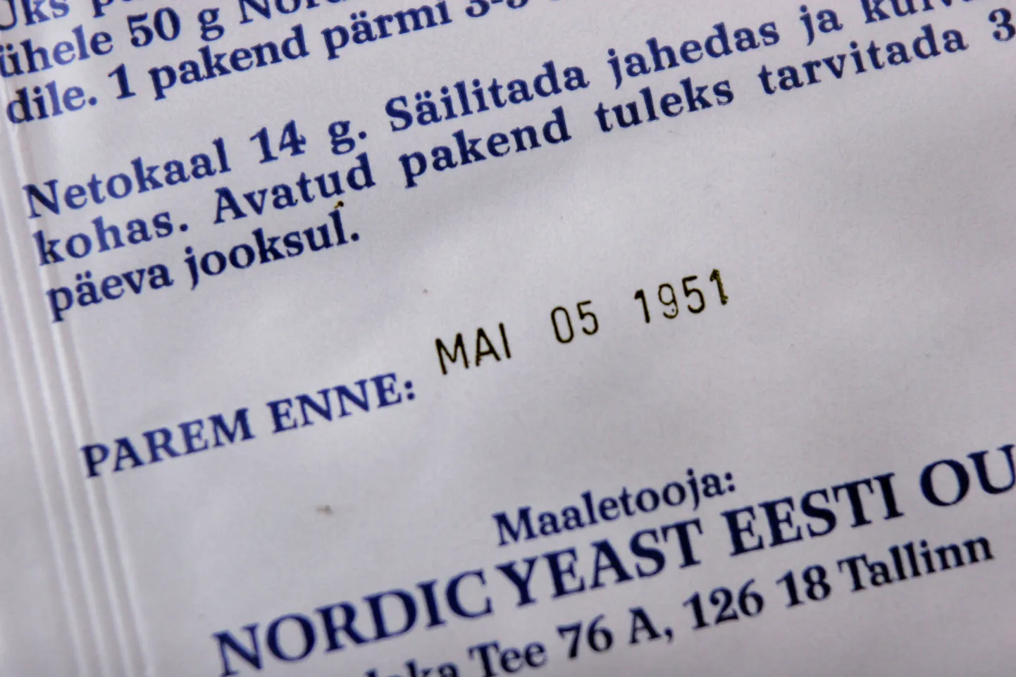 Märgistustel «parim enne» ja «kõlblik kuni» on oluline vahe. Pildil kunagine apsakas pärmipakil.